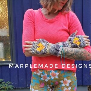 NWT* Handmade Fingerless gloves💜 super soft acrylic yarn, MarpleMade Designs,